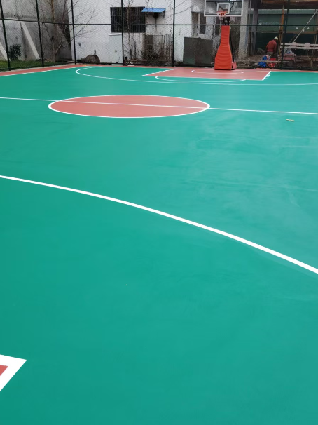 旺苍 球场长期使用易出现地面开裂